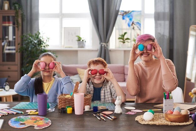 Guía Definitiva para Padres: Cómo Usar Guías Educativas en Casa (2025)