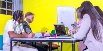 Las 3 Tendencias Emergentes en Guías Educativas que Transformarán España en 2025 - Cover Image