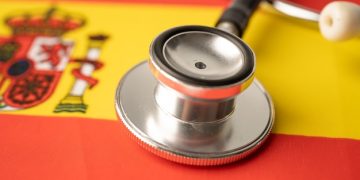 Asistencia Sanitaria Gratuita en España 2025: Servicios y Acceso - Cover Image