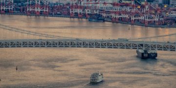 Impacto Financiero 2025: Aumento Costos Envío China y Estrategias - Cover Image