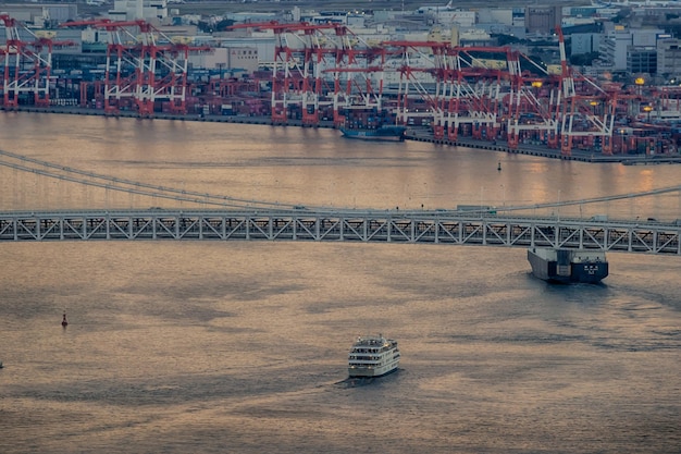 Impacto Financiero 2025: Aumento Costos Envío China y Estrategias